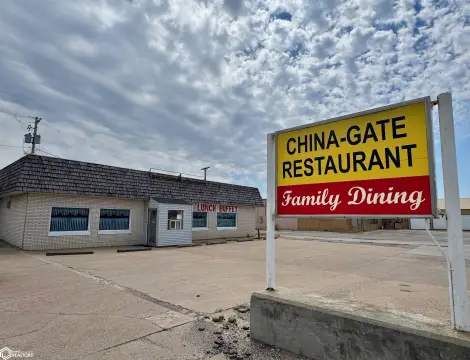Conventional Restaurant With Kitchen