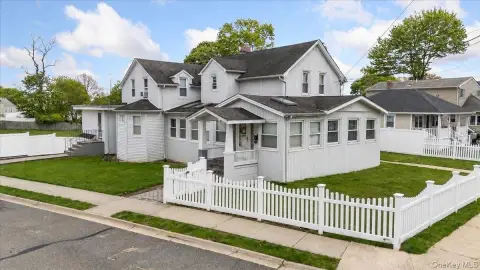 Farmingdale Multi-Family Residence with Pool