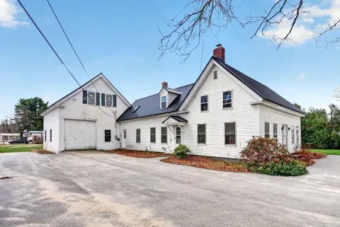 Charming Cape in Cornish, ME