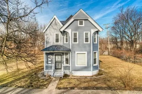 Renovated Detroit Duplex with Income