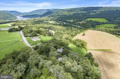 Historic Farm Estate with Equestrian Facilities