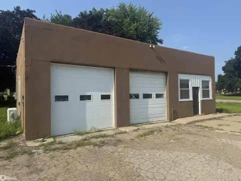 Flex Building With Garage Bays