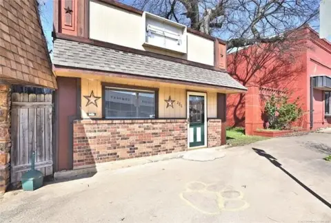 Storefront with Separate Storage