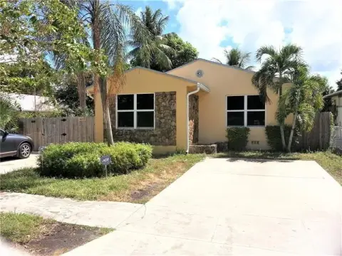 Updated Duplex in Hollywood