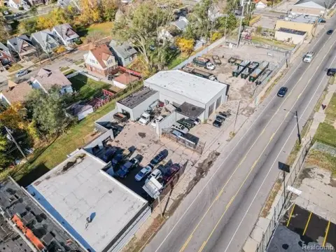 Detroit Commercial Property with Auto Lifts