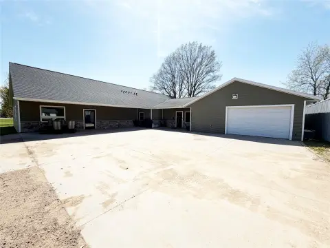 Versatile Commercial Property in New Auburn