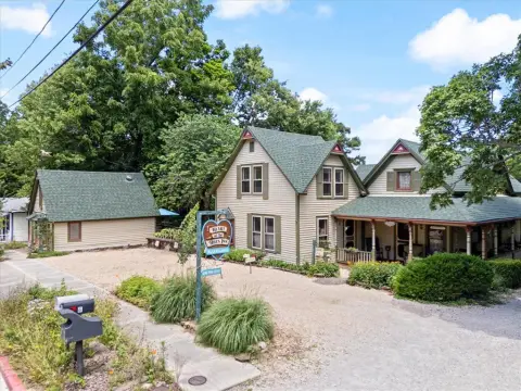 Bed And Breakfast With Cottage