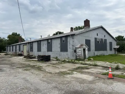 Commercial Warehouse on 1.74 Acres