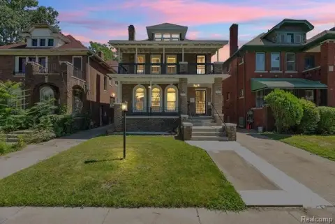 Renovated Detroit Duplex: Income Ready