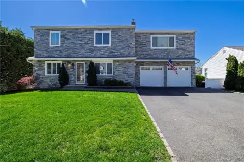 Upgraded Colonial with Solar Panels