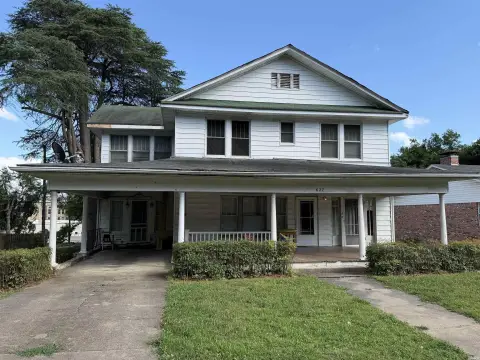 6-Unit Apartment Building