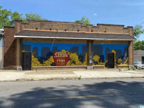 Former Grocery Store in Woodlawn