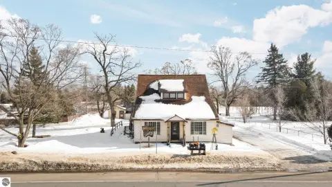 Grawn Duplex with Income Potential