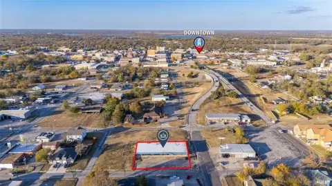 Versatile Retail Property Near Downtown