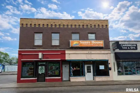 Mixed-Use Restaurant Building
