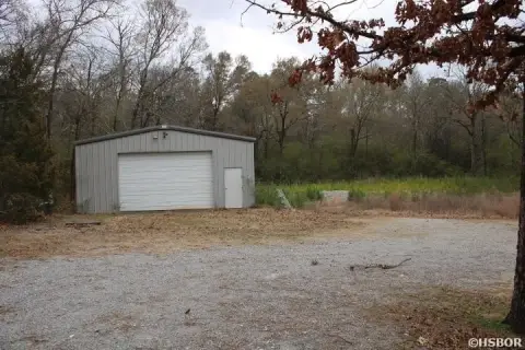 Insulated Metal Building on Large Lot