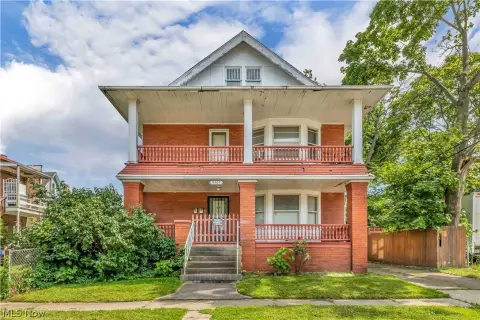 Vacant Duplex with Detached Garage