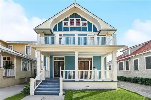 Arts and Crafts Duplex with Balconies