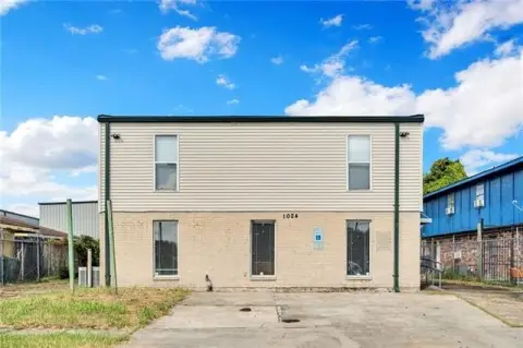 Flexible Office Building with Open Ground Floor