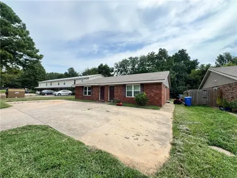Remodeled Ranch Duplex with Patio