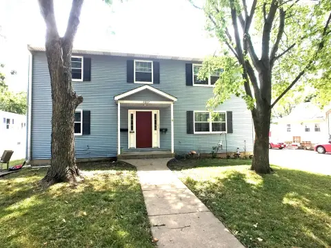 3-Unit Triplex with Private Laundry