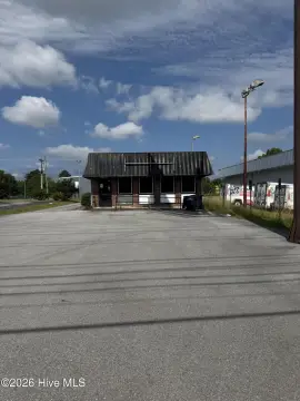Stand-Alone Showroom Building with Signage