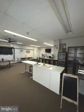 Coffee Shop Space with Parking
