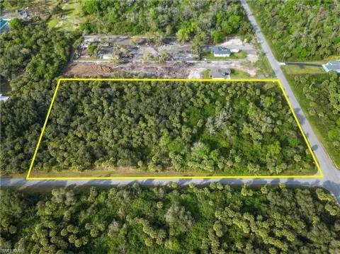 Spacious Corner Lot in Naples
