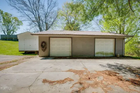 Blountville Commercial Property with Garage