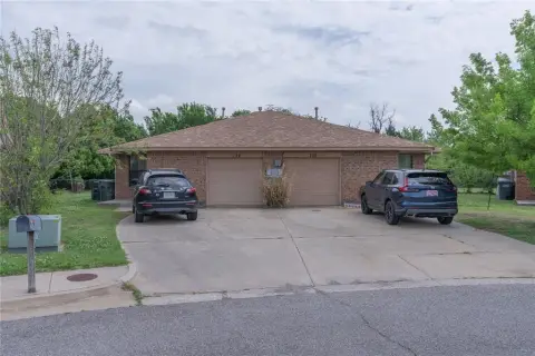 Edmond Duplex Near UCO