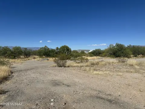 6-Acre Lot Near Airport