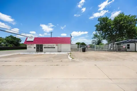 Garland Retail Opportunity For Rent
