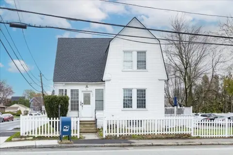 Spacious Multifamily Residence, Methuen