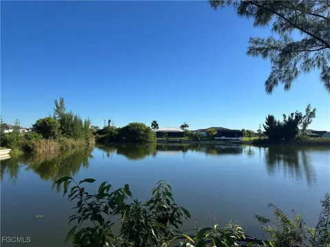 Waterfront Lot in Cape Coral