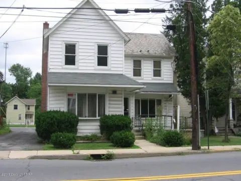 Mixed-Use Office and Apartment Building