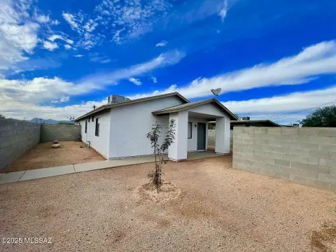 Updated Duplex Near University of Arizona