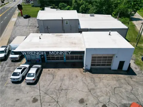 Operational Auto Service Garage