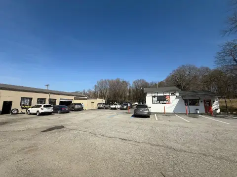 Multi-Building Auto Shop Property