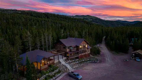 Mountain Lodge Resort with Restaurant