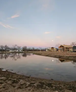 Pond-View Land in Arch Ray