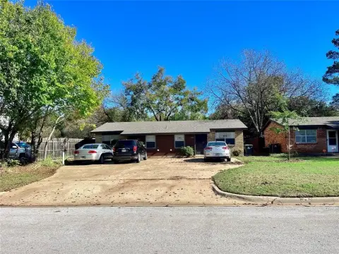 Arlington Duplex Near UTA