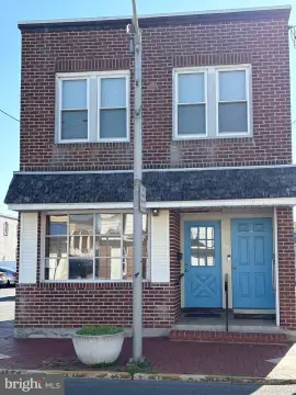 Mixed-Use Building in Prime Location