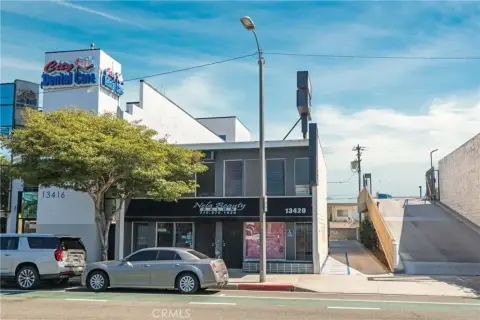 Hawthorne Retail/Office Property For Sale