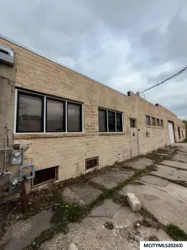 Mason City Warehouse with Office