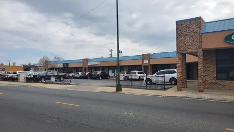 Chicago Shopping Center Retail Space