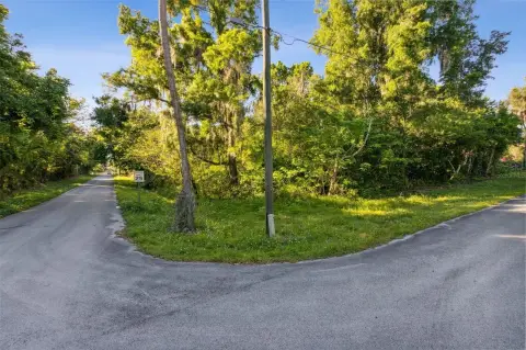 Corner Lot in DeLeon Springs