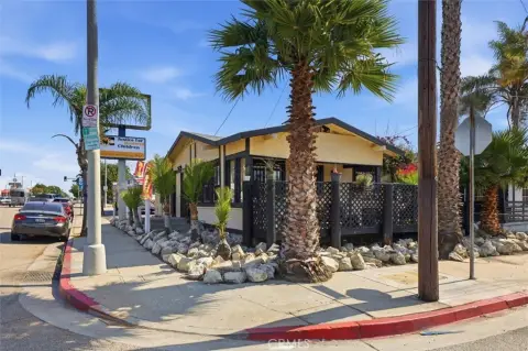Freestanding Commercial Building with Parking