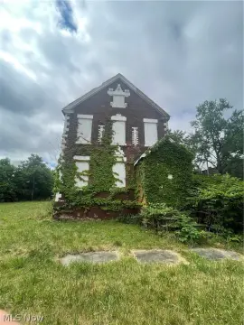 Brick Specialty Building for Rehab