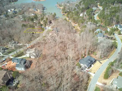 Waterfront Lot in Lakewood Community