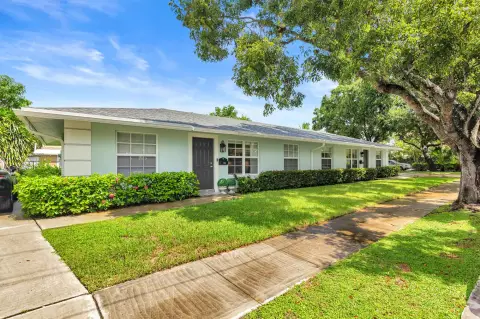 Renovated Duplex With Two Residences